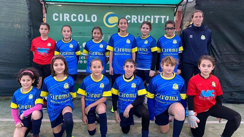 Scuola-Calcio-Crucitti-squadra-femminile-2